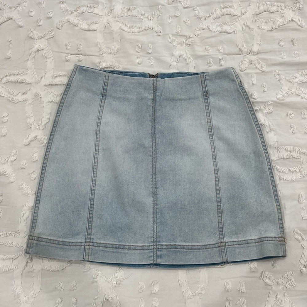 Wild Fable (Target Brand) Light Wash Stretchy Jean Mini Skirt- Size 6💙